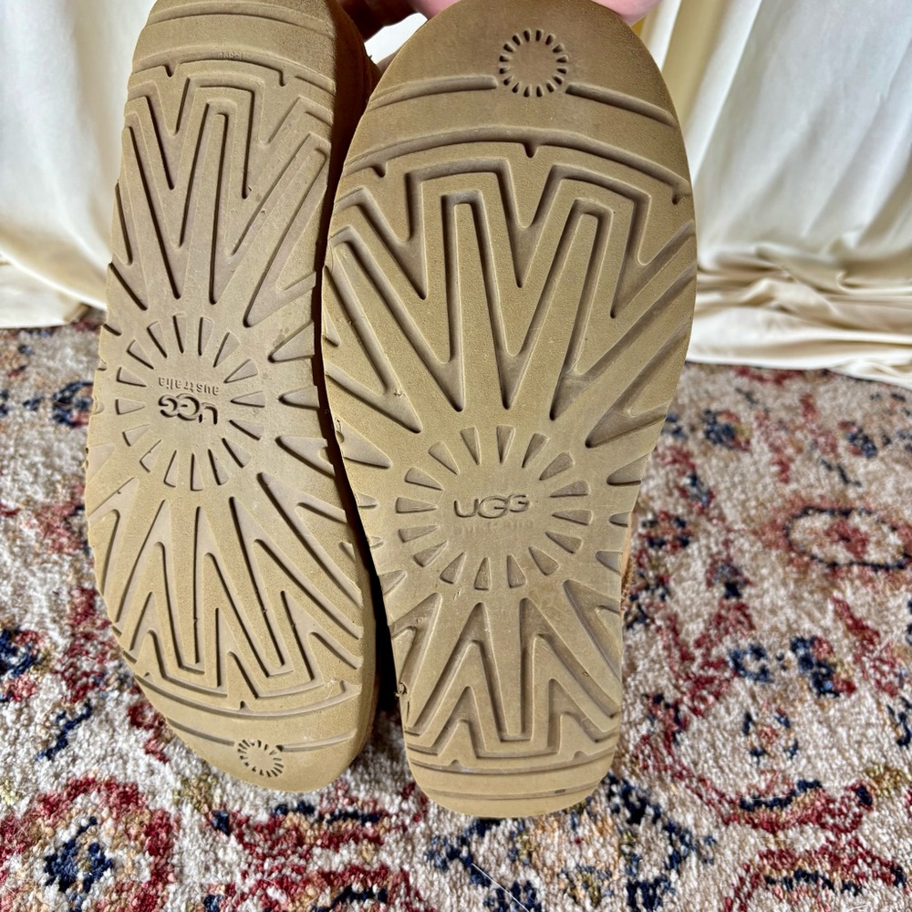 UGG Bailey Button ll Boot size 10 - Picture 12 of 16